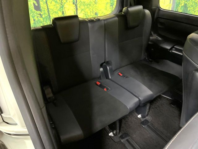 3列目シートはもちろん状態良好☆大人でもゆったりと座って頂けますので、大人数でのお出かけもラクラクです♪ご家族で、気の知れた仲間で、ドライブに行くのが楽しみですね♪