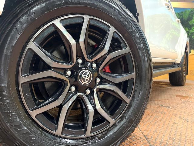 �y�����A���~�z�C�[���z�O�ςɃ}�b�`���������A���~�z�C�[���𑕒����Ă���܂��B�e��ЊO�A���~�z�C�[����A�X�^�b�h���X�^�C�����戵�����Ă���܂��B���񂲑��k����������