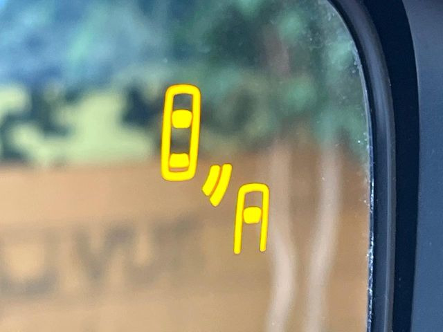 �y�����r�[�N���f�B�e�B�N�V�����z���s���A�h�A�~���[�̎��p�ɂȂ�₷���ӏ��Ɍ㑱�Ԃ��ڋ߂���ƃT�C�h�~���[�t�߂Ɍx����\���A�h���C�o�[�ɒ��ӊ��N�ƁA����̍ۂ̓n���h��������A�V�X�g�����܂��B