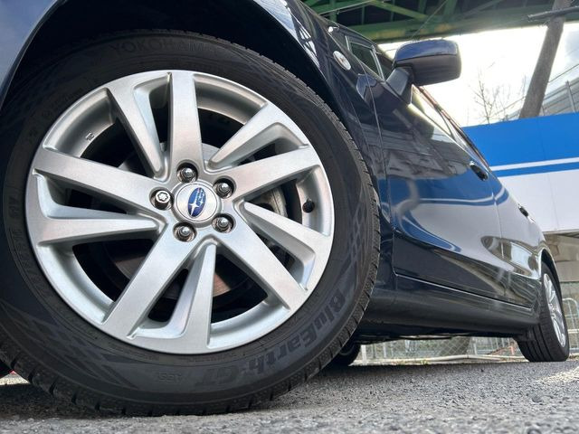 �y����16�C���`�A���~�z�C�[���z�O�ςɃ}�b�`���������A���~�z�C�[���𑕒����Ă���܂��B�e��ЊO�A���~�z�C�[����A�X�^�b�h���X�^�C�����戵�����Ă���܂��B���񂲑��k����������