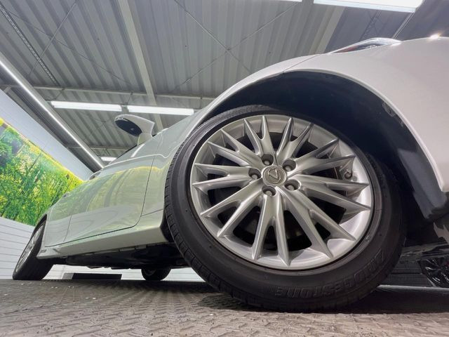 �y����18�C���`�A���~�z�C�[���z�O�ςɃ}�b�`���������A���~�z�C�[���𑕒����Ă���܂��B�e��ЊO�A���~�z�C�[����A�X�^�b�h���X�^�C�����戵�����Ă���܂��B���񂲑��k����������