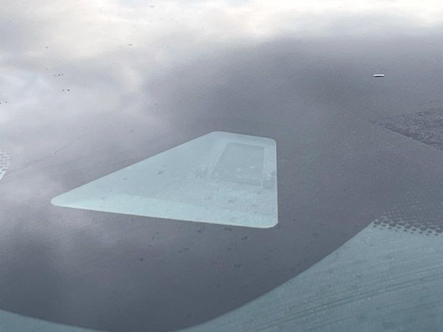 �y�z���_�Z���V���O�z���s���ɑO���̎ԗ�����F�����A�Փ˂������Ȏ��͌x��ƃu���[�L�ŏՓˉ���Ɣ�Q�y�����A�V�X�g�B�����S�Ƀh���C�u�����y���݂��������܂��B