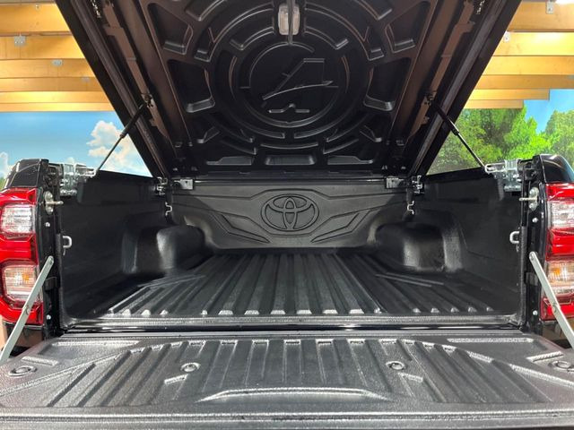 積載量500kgの広々としたデッキは、遊びから仕事まで多用途に使えます。ベッドライナーやトノカバーの取り付けもご相談下さい♪