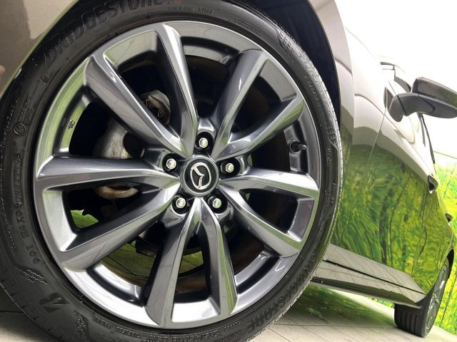 �y����18�C���`�A���~�z�C�[���z�O�ςɃ}�b�`���������A���~�z�C�[���𑕒����Ă���܂��B�e��ЊO�A���~�z�C�[����A�X�^�b�h���X�^�C�����戵�����Ă���܂��B���񂲑��k����������