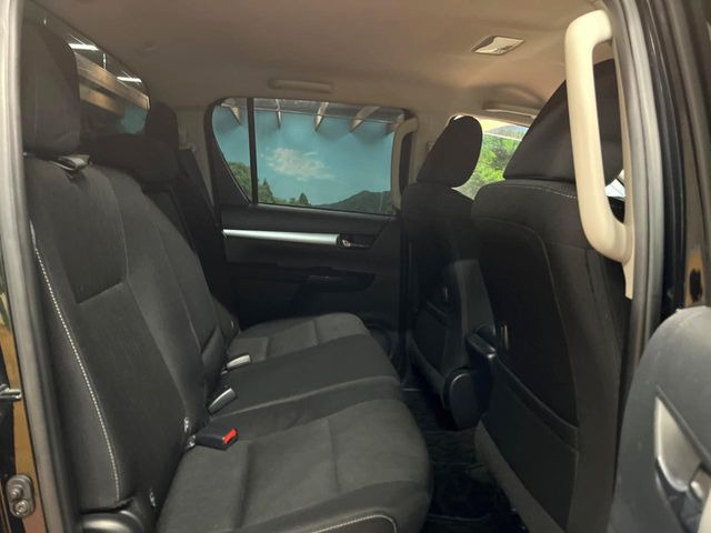 後部座席も気になるようなキズ・汚れやへたり等、大きなダメージはなく、良好な状態です。