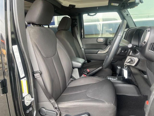 ���O��:�������Ƃ����h���C�o�[�X�y�[�X�ŁA�����Ԃ̉^�]�ł����K�ɂ��߂������������܂��B