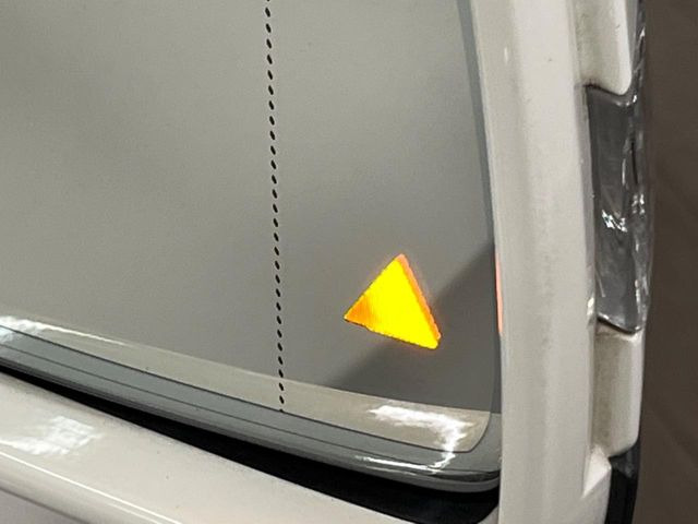 ���u���C���h�A�V�X�g�Z���T�[:���p����̎Ԃ����m���A�h���C�o�[���Ԑ��ύX���s���ۂɁA�x�����Ƌ��ɒ��ӂ𑣂��Ă������S�x���@�\�ł�!