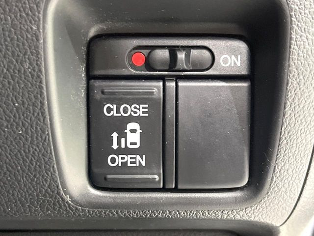 �y�p���[�X���C�h�h�A�z�X�}�[�g�L�[��^�]�Ȃ̃X�C�b�`�ŃX���C�h�h�A�̊J���\���d��������͂����ăh�A���J����K�v�������A���������q�l�ł��A�d���ו��������Ă��鎞�����N�ɊJ���߂ł��܂���