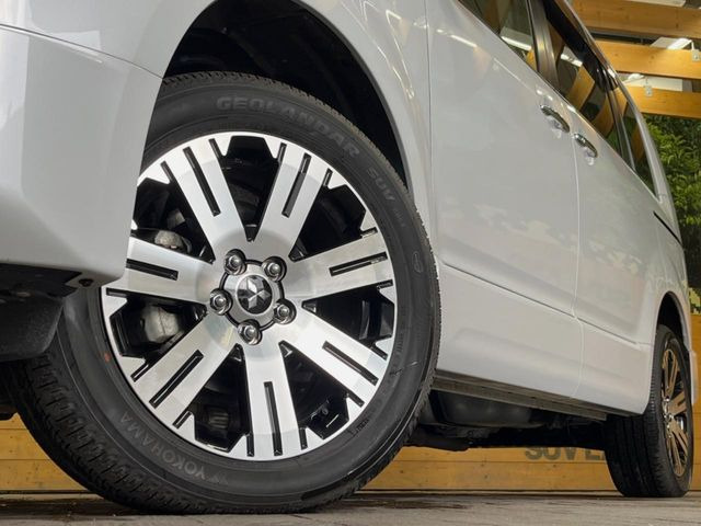 �y����18�C���`�A���~�z�C�[���z�O�ςɃ}�b�`���������A���~�z�C�[���𑕒����Ă���܂��B�e��ЊO�A���~�z�C�[����A�X�^�b�h���X�^�C�����戵�����Ă���܂��B���񂲑��k����������