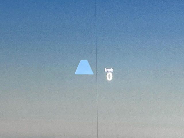 ���w�b�h�A�b�v�f�B�X�v���C:���݂̑��x�⑖�s�����f�W�^���\���ŉ^�]�ȑO���̃K���X�ɓ��e!�^�]���A���������炳���K�v�ȏ����m�F�ł���̂łƂ��Ă��֗��ň��S!