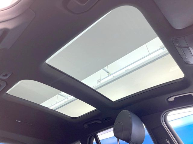 ���p�m���~�b�N�X���C�f�B���O���[�t::�唗�͂̃p�m���}���[�t�́A�㕔���Ȃɂ܂ő����Ă���A�J���I�ȋ�Ԃ����y���݂��������܂��B