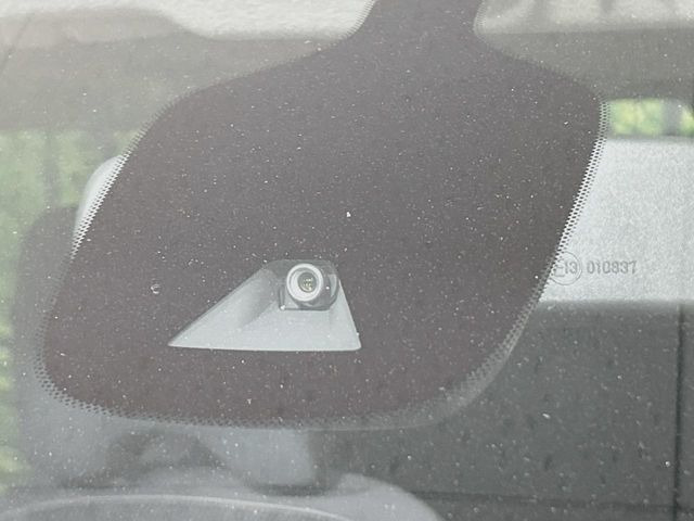 �y�G�}�[�W�F���V�[�u���[�L�z���s���ɑO���̎ԗ�����F�����A�Փ˂������Ȏ��͌x��ƃu���[�L�ŏՓˉ���Ɣ�Q�y�����A�V�X�g�B�����S�Ƀh���C�u�����y���݂��������܂��B