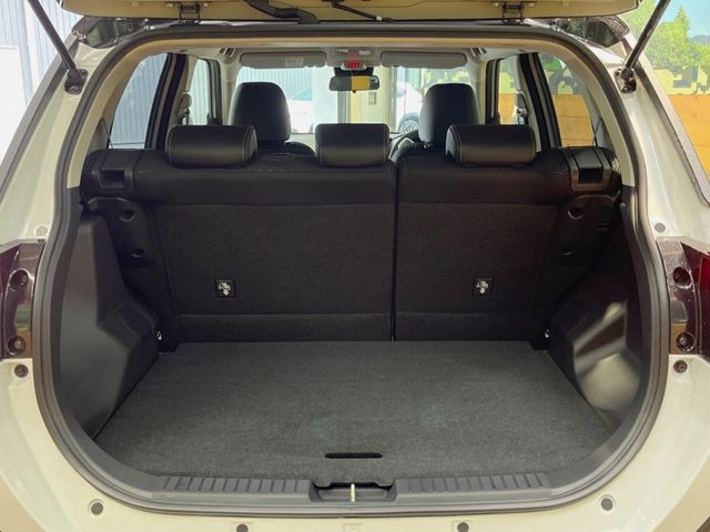 ���i�̂���������ʋ΁A���}���ɏ\���ȉ׎��X�y�[�X���m�ۂ��Ă���܂��B�Z�J���h�V�[�g��|���ƁA�傫�ȉו��̐ύڂ��\�ł���