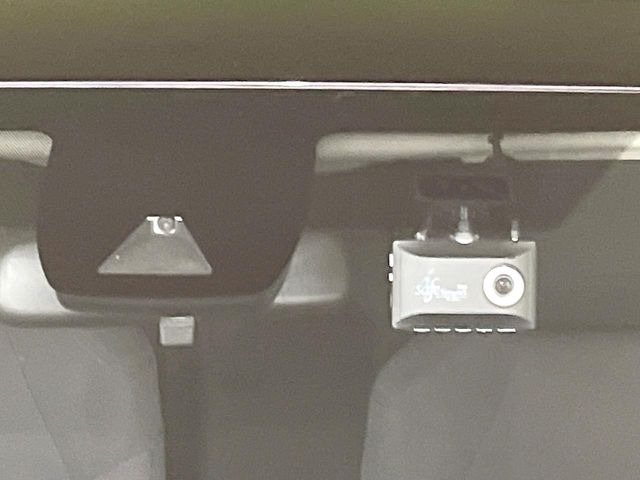 �y�g���^�Z�[�t�e�B�Z���X�z���s���ɑO���̎ԗ�����F�����A�Փ˂������Ȏ��͌x��ƃu���[�L�ŏՓˉ���Ɣ�Q�y�����A�V�X�g�B�����S�Ƀh���C�u�����y���݂��������܂��B