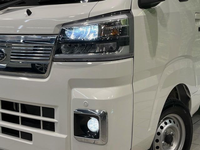 �yLED�w�b�h���C�g�z���V����ԑ��s�����ǍD�Ȏ��E���m�ۂ����S���ĉ^�]�ł��鍂�P�xLED�w�b�h���C�g�𑕔�!�_�����x�������A����d�͂��}�����Ă��܂��B