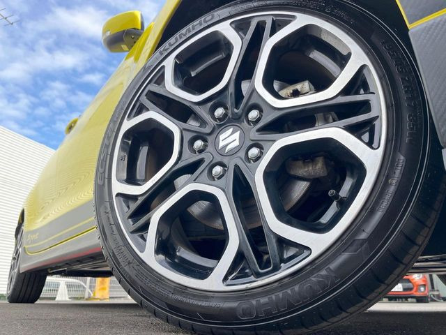 �y����17�C���`�A���~�z�C�[���z�O�ςɃ}�b�`���������A���~�z�C�[���𑕒����Ă���܂��B�e��ЊO�A���~�z�C�[����A�X�^�b�h���X�^�C�����戵�����Ă���܂��B���񂲑��k����������