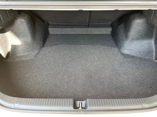 ���i�̂���������ʋ΁A���}���ɏ\���ȉ׎��X�y�[�X���m�ۂ��Ă���܂��B