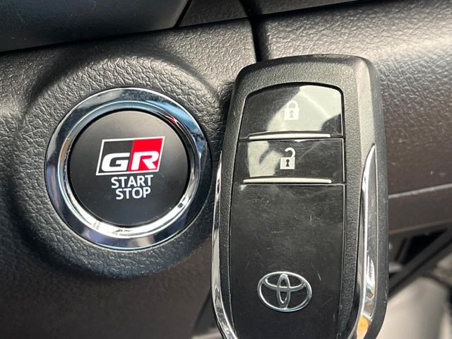 �y�X�}�[�g�L�[�z�J�o����|�P�b�g�ɓ��ꂽ�܂܂ł��h�A�̎{���E�������\�ȃX�}�[�g�L�[�𑕔��B�G���W���̃I���E�I�t�����J�M�����o���K�v����������Ƃ��Ă��֗��ł���