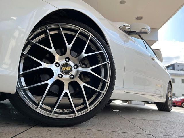 �y20�C���`�A���~�z�C�[���z�O�ςɃ}�b�`�����A���~�z�C�[���𑕒����Ă���܂��B�e��A���~�z�C�[����A�X�^�b�h���X�^�C�����戵�����Ă���܂��B���񂲑��k����������