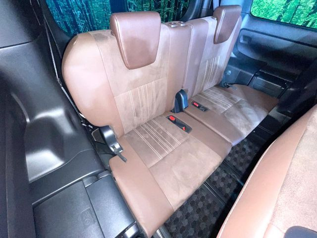 3列目シートはもちろん状態良好☆大人でもゆったりと座って頂けますので、大人数でのお出かけもラクラクです♪ご家族で、気の知れた仲間で、ドライブに行くのが楽しみですね♪