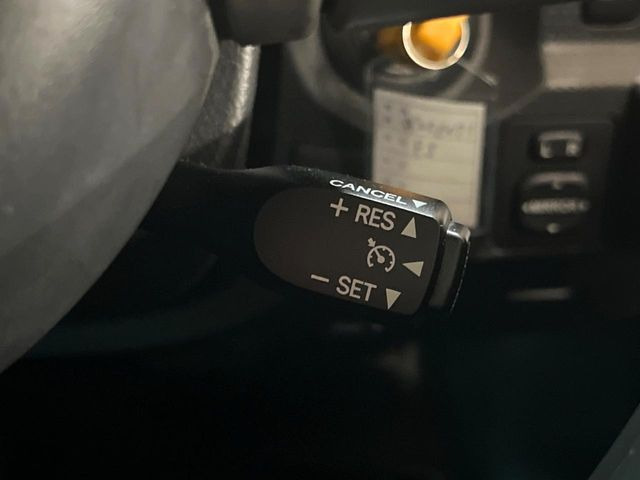 �y�N���[�Y�R���g���[���z�������H�����N���N���s�B�A�N�Z���𗣂��Ă���葬�x�ő��s���ł��A�������^�]���̕��S���y��!�����E�������ȒP�ȃX�C�b�`����Œ����ł��܂��B