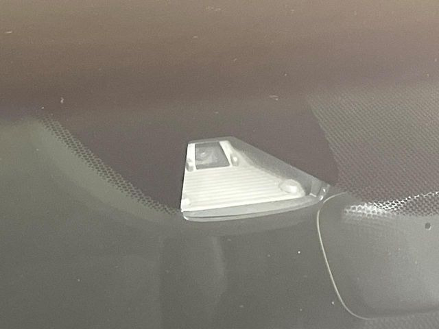 �y�z���_�Z���V���O�z���s���ɑO���̎ԗ�����F�����A�Փ˂������Ȏ��͌x��ƃu���[�L�ŏՓˉ���Ɣ�Q�y�����A�V�X�g�B�����S�Ƀh���C�u�����y���݂��������܂��B