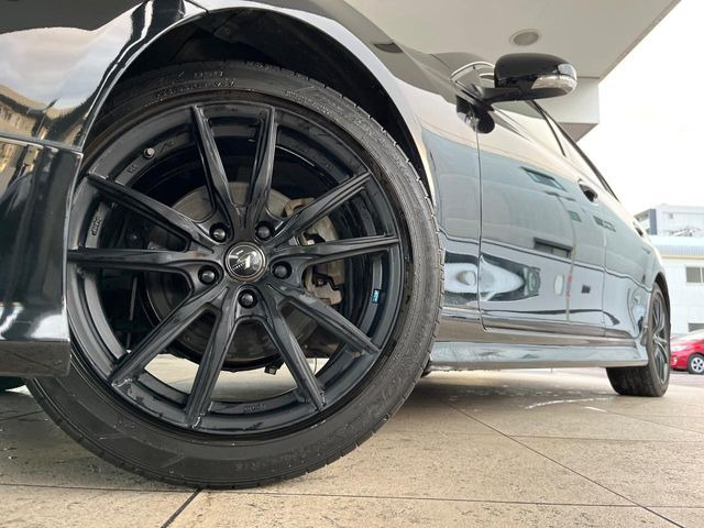 �y18�C���`�A���~�z�C�[���z�O�ςɃ}�b�`�����A���~�z�C�[���𑕒����Ă���܂��B�e��A���~�z�C�[����A�X�^�b�h���X�^�C�����戵�����Ă���܂��B���񂲑��k����������