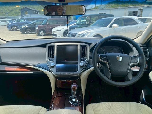 クラウンハイブリッド 2.5 ロイヤルサルーン