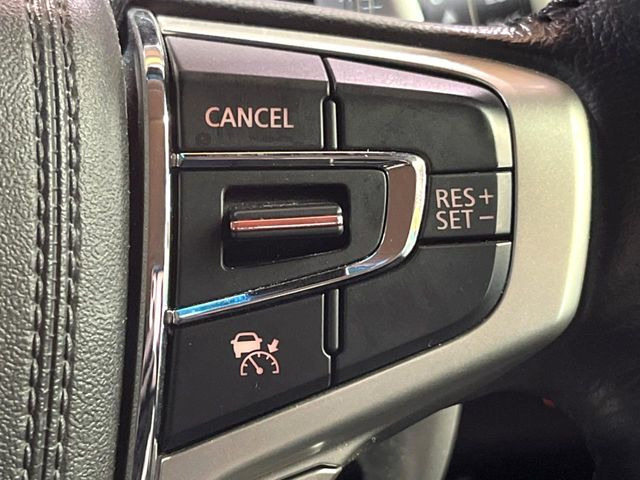 【レーダークルーズコントロール】高速道路での長距離走行が楽に!!自動で速度を保つクルーズコントロールが、衝突軽減システムと連携し、前方の車両を感知して車間を保つように速度調節してくれます!!