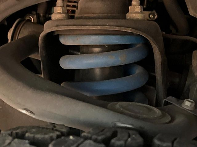 【リフトアップ】済みのお車となっており、迫力ある見た目に♪走破性も向上し、オフロード走行にもメリットがあります。