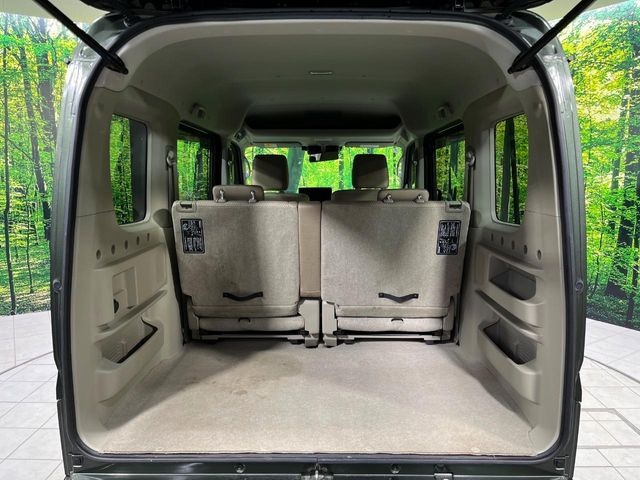 ���i�̂���������ʋ΁A���}���ɏ\���ȉ׎��X�y�[�X���m�ۂ��Ă���܂��B�Z�J���h�V�[�g��|���ƁA�傫�ȉו��̐ύڂ��\�ł���