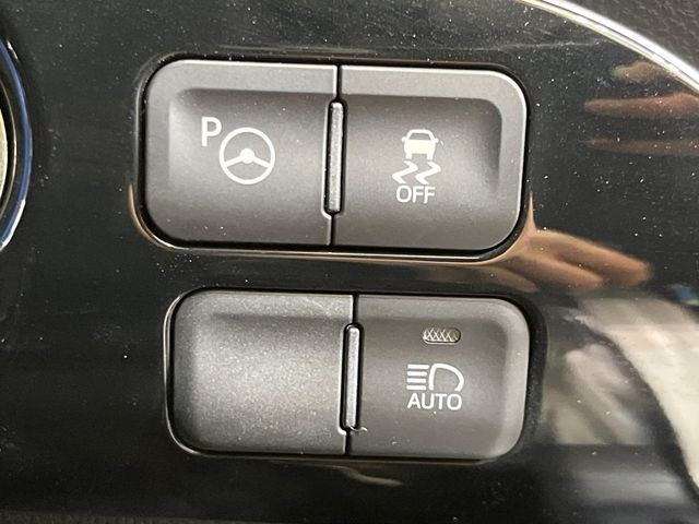 【駐車支援システム】駐車スペースを検知し、スムーズな駐車をアシスト。狭いスペースへの駐車など、駐車に自信の無い方におすすめの機能です♪