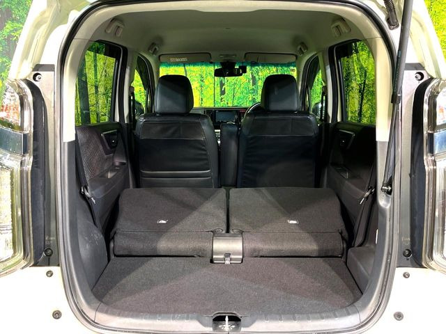 ���i�̂���������ʋ΁A���}���ɏ\���ȉ׎��X�y�[�X���m�ۂ��Ă���܂��B�Z�J���h�V�[�g��|���ƁA�傫�ȉו��̐ύڂ��\�ł���