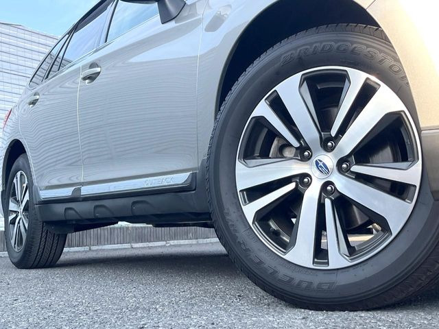 �y�����A���~�z�C�[���z�O�ςɃ}�b�`���������A���~�z�C�[���𑕒����Ă���܂��B�e��ЊO�A���~�z�C�[����A�X�^�b�h���X�^�C�����戵�����Ă���܂��B���񂲑��k����������