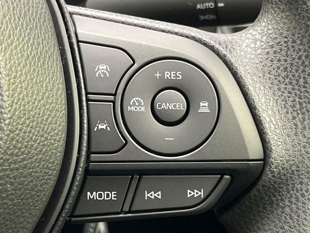 【レーダークルーズコントロール】高速道路での長距離走行が楽に!!自動で速度を保つクルーズコントロールが、衝突軽減システムと連携し、前方の車両を感知して車間を保つように速度調節してくれます!!