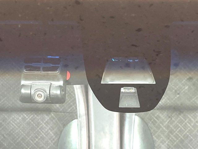 �y�V�e�B�u���[�L�A�N�e�B�u�V�X�e���z�ᑬ���s���ɑO���̎ԗ�����F�����A�Փ˂������Ȏ��͌x��ƃu���[�L�ŏՓˉ���Ɣ�Q�y�����A�V�X�g�B�����S�Ƀh���C�u�����y���݂��������܂��B