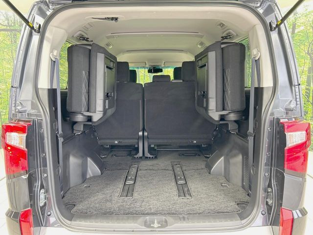 ���i�̂���������ʋ΁A���}���ɏ\���ȉ׎��X�y�[�X���m�ۂ��Ă���܂��B�Z�J���h�V�[�g��|���ƁA�傫�ȉו��̐ύڂ��\�ł���