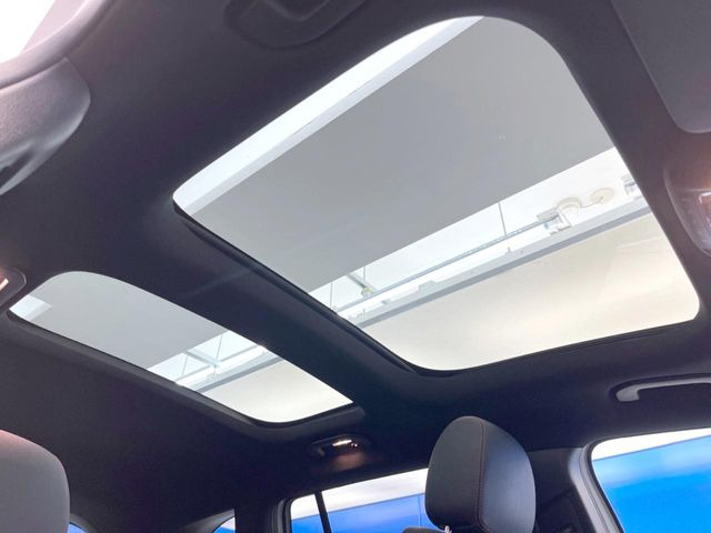 ���p�m���~�b�N�X���C�f�B���O���[�t::�唗�͂̃p�m���}���[�t�́A�㕔���Ȃɂ܂ő����Ă���A�J���I�ȋ�Ԃ����y���݂��������܂��B