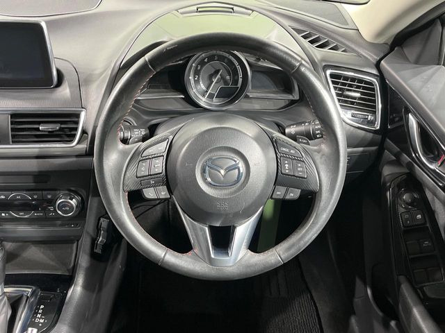 �y�����v�����X�e�A�����O�z�㎿�Ȋv���g�p���邱�ƂŁA��ɂ����������݂ƂĂ��^�]���₷���n���h���ł���