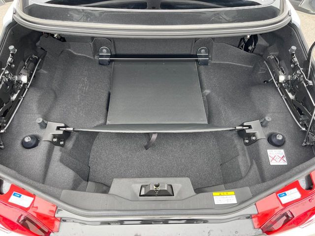 ���i�̂���������ʋ΁A���}���ɏ\���ȉ׎��X�y�[�X���m�ۂ��Ă���܂��B