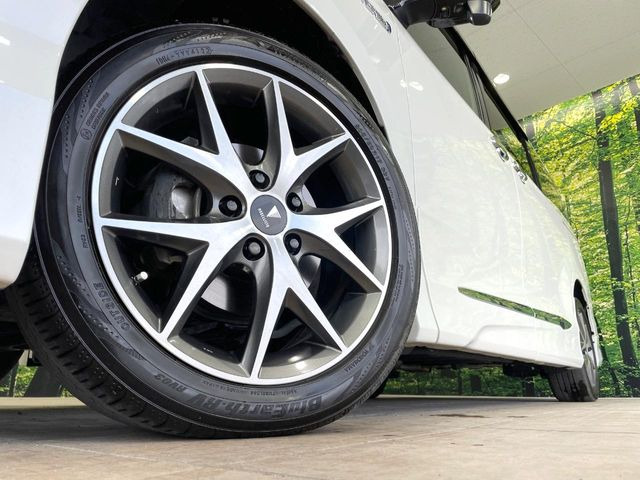 【純正オプションモデリスタアルミホイール】純正オプションホイールを装着。走行性能の向上に加え、外観もよりスタイリッシュになっています。