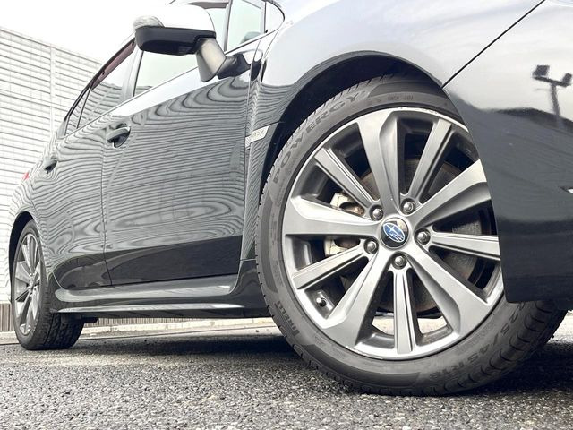 �y�����A���~�z�C�[���z�O�ςɃ}�b�`���������A���~�z�C�[���𑕒����Ă���܂��B�e��ЊO�A���~�z�C�[����A�X�^�b�h���X�^�C�����戵�����Ă���܂��B���񂲑��k����������