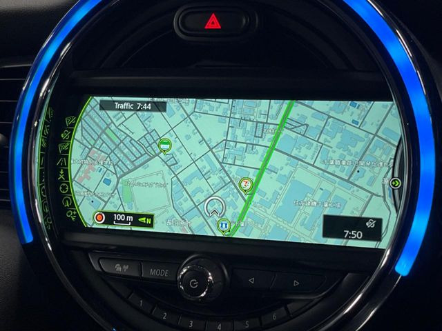 �������i�r:��̊��̂���i�r�́A����������ԓ������o���Ă���܂��B�I�[�f�B�I�@�\���[�����Ă���܂��̂ŁA�^�]�����y���߂܂���