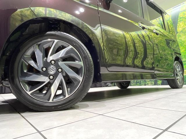 �y����15�C���`�A���~�z�C�[���z�O�ςɃ}�b�`���������A���~�z�C�[���𑕒����Ă���܂��B�e��ЊO�A���~�z�C�[����A�X�^�b�h���X�^�C�����戵�����Ă���܂��B���񂲑��k����������