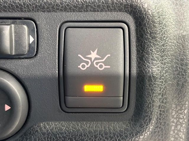 �y�G�}�[�W�F���V�[�u���[�L�z���s���ɑO���̎ԗ�����F�����A�Փ˂������Ȏ��͌x��ƃu���[�L�ŏՓˉ���Ɣ�Q�y�����A�V�X�g�B�����S�Ƀh���C�u�����y���݂��������܂��B