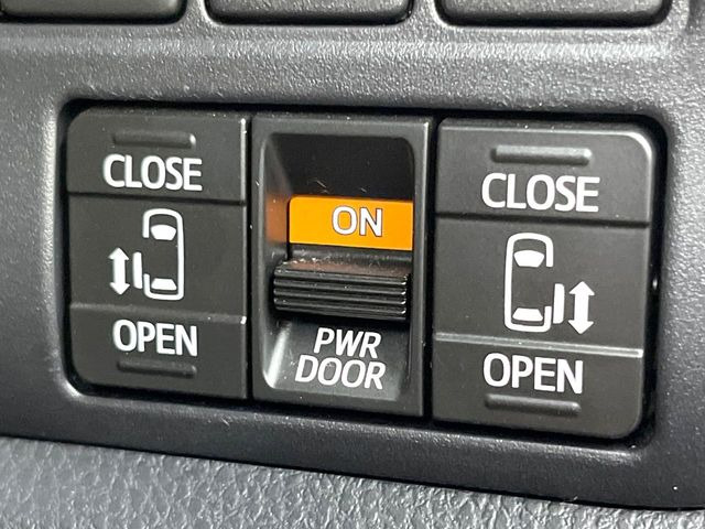 【両側パワースライドドア】スマートキーや運転席のスイッチで後席両側スライドドアの開閉が可能♪電動だから力を入れてドアを開ける必要が無く、小さなお子様でも簡単に開け閉めでき快適です♪