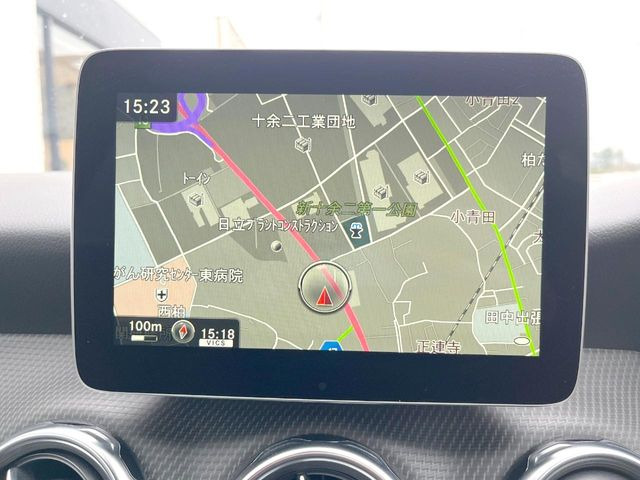 ��MercedesBenz�����i�r:��̊��̂���i�r�́A����������ԓ������o���Ă���܂��BBluetooth�Đ��ȂǃI�[�f�B�I�@�\���[�����Ă���܂��̂ŁA�^�]�����y���߂܂���