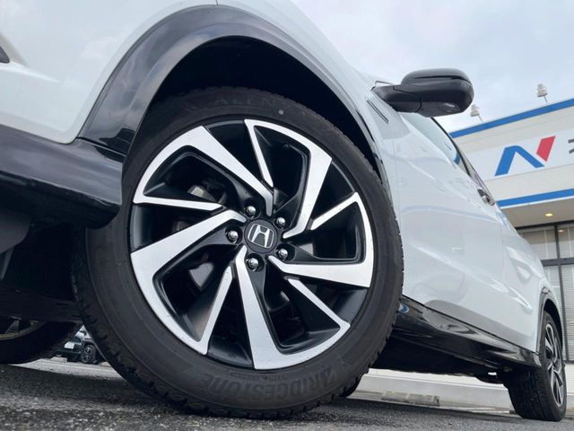 �y����18�C���`�A���~�z�C�[���z�O�ςɃ}�b�`���������A���~�z�C�[���𑕒����Ă���܂��B�e��ЊO�A���~�z�C�[����A�X�^�b�h���X�^�C�����戵�����Ă���܂��B���񂲑��k����������