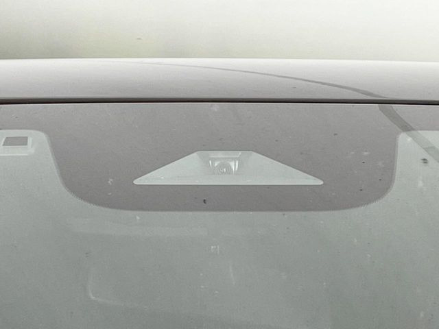 �y�z���_�Z���V���O�z���s���ɑO���̎ԗ�����F�����A�Փ˂������Ȏ��͌x��ƃu���[�L�ŏՓˉ���Ɣ�Q�y�����A�V�X�g�B�����S�Ƀh���C�u�����y���݂��������܂��B