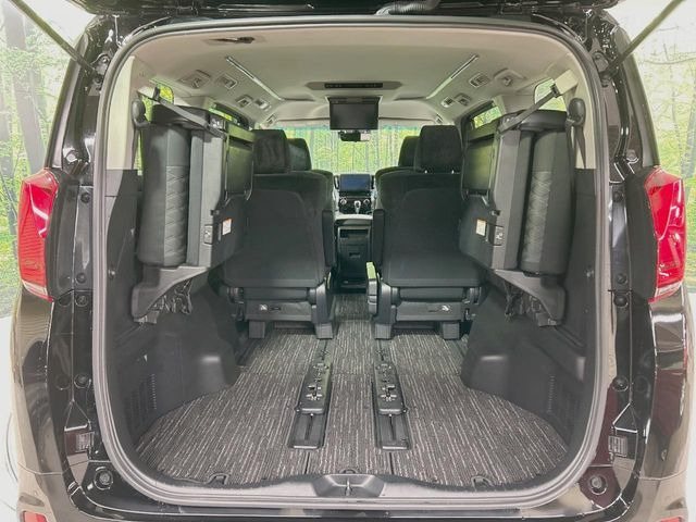 ���i�̂���������ʋ΁A���}���ɏ\���ȉ׎��X�y�[�X���m�ۂ��Ă���܂��B�Z�J���h�V�[�g��|���ƁA�傫�ȉו��̐ύڂ��\�ł���